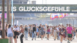 Glücksgefühle Festival 2023 auf dem Hockenheimring. Hier beim Bereich an der Boxengasse.
