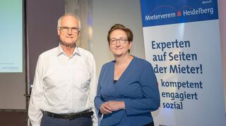 Bundesbauministerin Klara Geywitz (rechts) sprach beim Heidelberger Mieterverein mit dessen Vorsitzendem Lothar Binding.