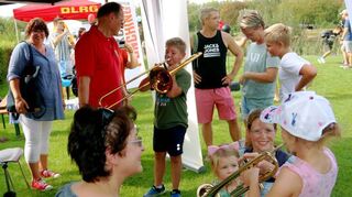 Immer dicht umlagert war der Stand des KKMV, wo die Kinder Musikinstrumente ausprobieren konnten.