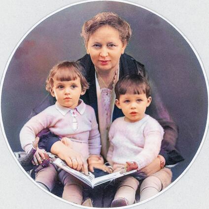 Louise Ebert privat: als Großmutter mit Enkeln Friedrich und Heinrich um 1930. Das Bild stammt aus dem Kalender zu ihrem 150. Geburtstag.