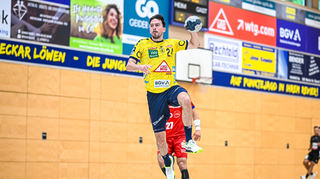 Der hier werfende Löwen-Kapitän Patrick Groetzki spielt am Samstag sein 500. Spiel für die Rhein-Neckar Löwen.