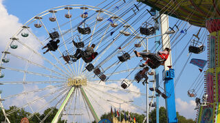 Ab Samstag dreht sich wieder ein Riesenrad auf dem Neuen Meßplatz: die Oktobermess beginnt.