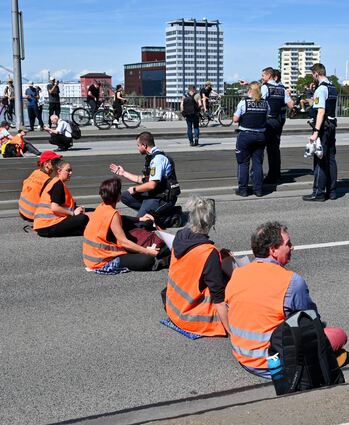Aktivisten der sogenannten „Letzten Generation“ hatten sich Anfang September auf der Konrad Adenauer Brücke zwischen Mannheim und Ludwigshafen festgeklebt.