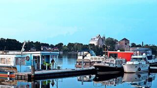 Ferien auf dem Hausboot kann man sehr gut im Nordosten Deutschlands machen.