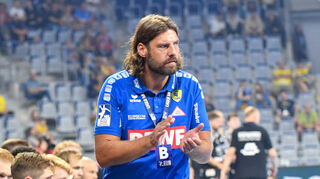 Rhein Neckar Loewe Trainer Sebastian Hinze klatscht in die Hände / Haende beim Spiel in der Handball Bundesliga, Rhein Neckar Loewen - HC Erlangen.

Foto © PIX-Sportfotos *** Foto ist honorarpflichtig! *** Auf Anfrage in hoeherer Qualitaet/Aufloesung. Belegexemplar erbeten. Veroeffentlichung ausschliesslich fuer journalistisch-publizistische Zwecke. For editorial use only.