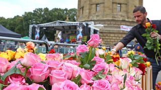 Die Blumentombola – sie war immer wichtiger Bestandteil des Blumepeterfests des Feuerio am Wasserturm zugunsten von „Wir wollen helfen“.