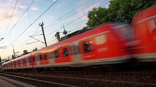 Der Mangel an Busfahrerinnen und Busfahrern ist aus Sicht der Eisenbahn- und Verkehrsgewerkschaft (EVG) das zentrale Problem bei der Generalsanierung wichtiger Schienenkorridore ab dem kommenden Jahr.