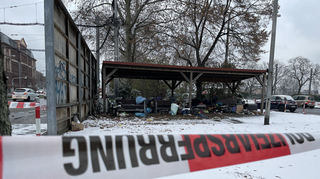 Rot-weißes Absperrband markierte am Cahn-Garnier-Ufer den Tatort.