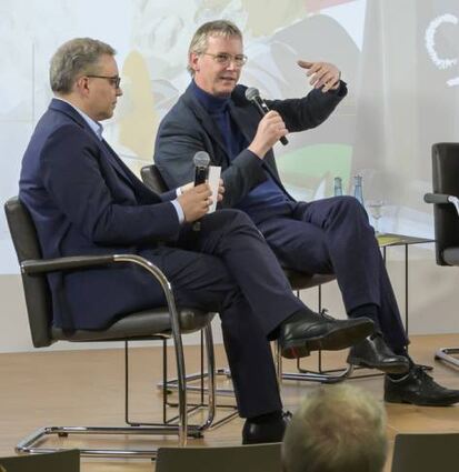 Dekan Kräusslich (re.) und Nachfolger Boutros im Gespräch.