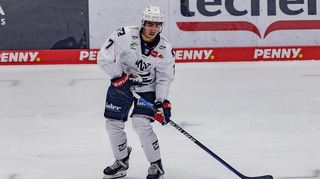 Der in Frankfurt stark aufspielende Adler-Verteidiger John Gilmour forderte nach dem Derbysieg mehr Konstanz von seiner Mannschaft.