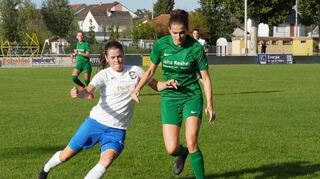 Vor zwei Wochen spielten Sarina Fendrich (r.) und der TSV Amicitia in der Liga gegen die SG Heidelberg-Kirchheim, am Feiertag treffen sie im Pokal aufeinander.