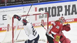 Grenzenloser Jubel: Kris Bennett konnte Haie-Torwart Mirko Pantkowski am Samstagabend gleich dreimal überwinden.