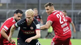 Luke Hemmerich (Mitte) ist zurück bei den Kickers und gibt Trainer Marco Wildersinn weitere Optionen bei der Aufstellung für das prestigegeladene Derby der Würzburger in Schweinfurt.
