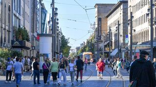 Großer Andrang bei bestem Wetter: die Planken am verkaufsoffenen Sonntag.