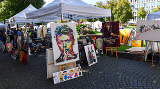 Der Kunst- und Kunsthandwerk-Markt auf dem Paradeplatz.