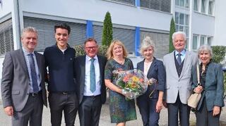 Klaus Müller (3. v. l.) mit seiner Frau am Tag des Abschieds.