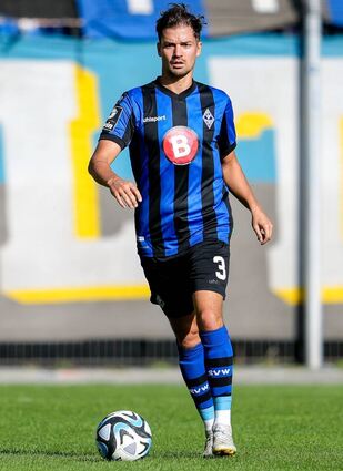 Innenverteidiger Julian Riedel hat seine Rot-Sperre aus dem Spiel gegen Ulm abgesessen und ist in Regensburg wieder spielberechtigt.