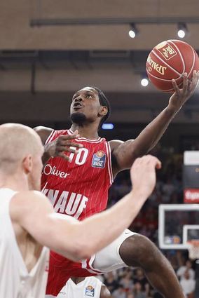 Darius Perry überragte in seinem ersten BBL-Spiel. Mit seinen 23 Punkte führte der Neuzugang die Würzburger zum hohen Sieg in Hamburg.