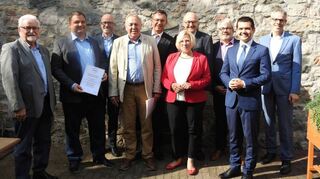 Im Rahmen der Feierstunde zum Tag der Deutschen Einheit wurden drei langjährige Mitglieder der Viernheimer CDU für ihre Treue zur Partei geehrt.
