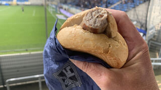 Seit Saisonbeginn kostet eine Bratwurst im Carl-Benz-Stadion fünf Euro.