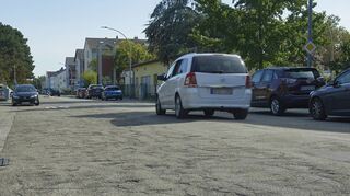 Die Saarlandstraße im Westen Viernheims – eine Buckelpiste.