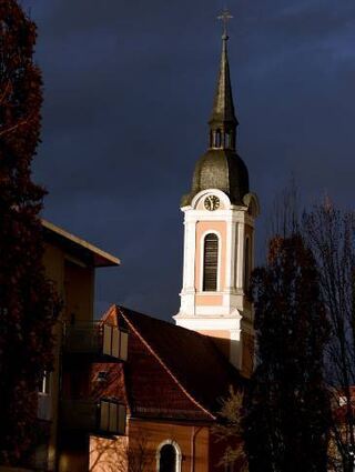 Für die Kirche in Edingen steht die Ampel auf Rot.