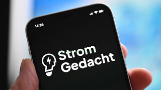 Auf einem IPhone ist die App "StromGedacht" des Stromnetzbetreibers Tansnet BW geöffnet.