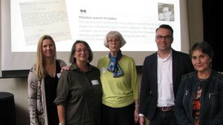 Sandra Roos (v.l.) und Anouk Bourrat-Moll, als Lehrerinnen verantwortlich für den Israel-Austausch der Schule, Christiane Faschon, Schulleiter Christian Löffler und Rita Althausen, zweite Vorsitzende der Deutsch-Israelischen Gesellschaft.