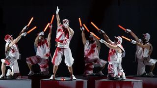 Mitglieder der Band Deichkind bei einem Auftritt im Juni in der Münchner Olympiahalle: Am 16. August steigt ein Konzert in Ladenburg.
