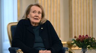 Die Schriftstellerin Annie Ernaux gewann den Literaturnobelpreis 2022. Nun erscheint ihr Debütroman in deutscher Sprache.