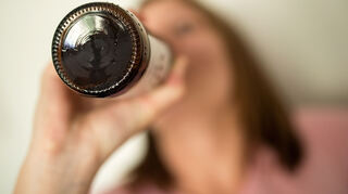 2,65 Millionen Minderjährige haben alkoholabhängige Elternteile.