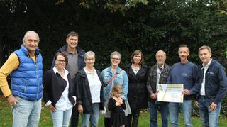 Carpe Noctem Corporation und die „Howwe Allstars“ bei der Scheckübergabe an die Tafel in Bürstadt und Lampertheim.
