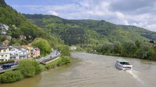 Auf dem Höhenkamm (hinten) über dem Neckar bei Heidelberg soll ein Bürger-Windpark entstehen.