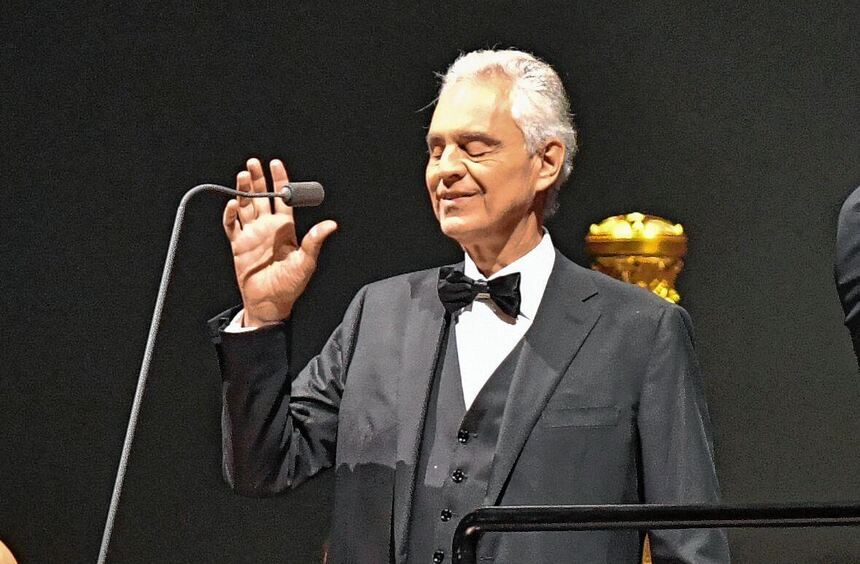 Andrea Bocelli singt in Mannheim vor 9000 Fans
