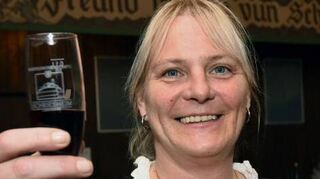 Ilona Böhm, bekannt vom Dürkheimer Wurstmarkt, war sieben Jahre Festzeltwirtin auf dem Mathaisemarkt. Nun folgt ihr Stephan Finke.