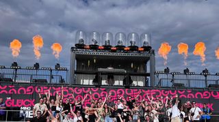 Ein Gruppenbild: Wildcard-Gewinner Felix van Göns aka DJ Felix Caso beim Glücksgefühle Festival auf dem Hockenheimring.