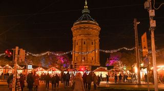 Der Weihnachtsmarkt am Wasserturm in Mannheim beginnt am 27. November.
