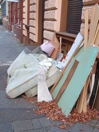 Kinobesitzer beschweren sich über illegal abgelegten Müll in der westlichen Innenstadt.