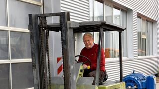 „Für mich war meine Arbeit immer mein Hobby“: Franz Bangert auf dem Gabelstapler. . .