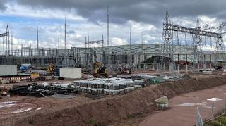 In Philippsburg entsteht bis Ende 2024 ein Umspannwerk, das Gleichstrom in Wechselstrom zurückverwandelt. Früher standen hier Kühltürme.