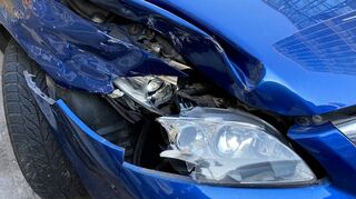 Eine Möglichkeit, bei der Kfz-Versicherung zu sparen, besteht darin, für die Police jährliche Zahlungsweise zu vereinbaren – in der Regel die günstigste Variante.