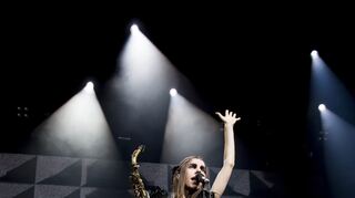 Eine Erscheinung, nicht nur auf der Bühne: Die englische Indie-Legende PJ Harvey.