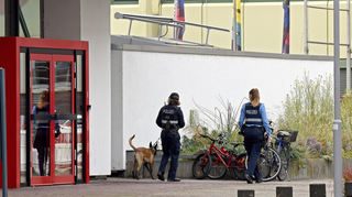 Die Polizei suchte in Ludwigshafen mit Spürhunden nach Sprengstoff.
