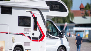 Anwohner beschweren sich über Wohnmobile, die dauerhaft in Feudenheim parken. (Symbolbild)