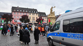Die Polizei ist mit rund 100 Einsatzkräften vor Ort.