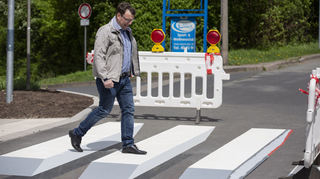 Im thüringischen Schmalkalden wurde ein Versuch mit dem 3D-Zebrastreifen im Jahr 2018 vom Landesverwaltungsamt nach einigen Monaten beendet.