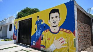 Das Wohnhaus der Familie von Liverpool-Starkicker Luis Diaz in Barrancas, Kolumbien. Darauf ist er in Nationalelf-Trikots abgebildet.