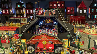 Playmobil-Künstler Oliver Schaffer hat das atemberaubende Konstrukt des „Circus Oliver“ geschaffen, der in Speyer zu sehen ist.