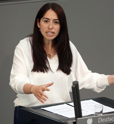 Grünen-Politikerin Melis Sekmen erneuert ihr Vorwürfe gegen Jan Böhmermanns Sendung