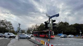Feierabendverkehr an der aktuell Ampel-losen Kreuzung am "Rauschenden Wasser" in Speyer